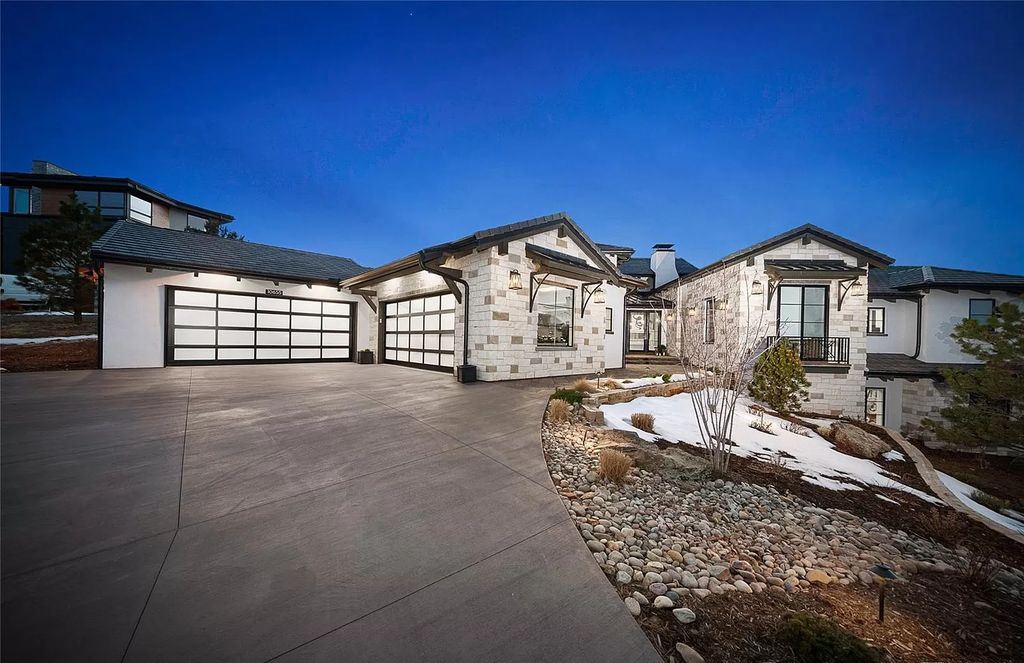 The Modern Farmhouse in Colorado is beautifully designed to maximize the expansive landscape set amidst the iconic Red Rocks now available for sale. This home located at 10655 Leonardo Pl, Littleton, Colorado; offering 4 bedrooms and 6 bathrooms with over 5,800 square feet of living spaces.