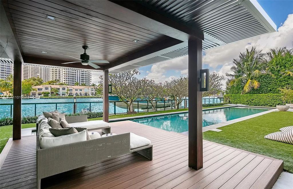 A-Sleek-Bali-Inspired-Waterfront-Home-in-coveted-Golden-Beach-listed-for-14400000-30