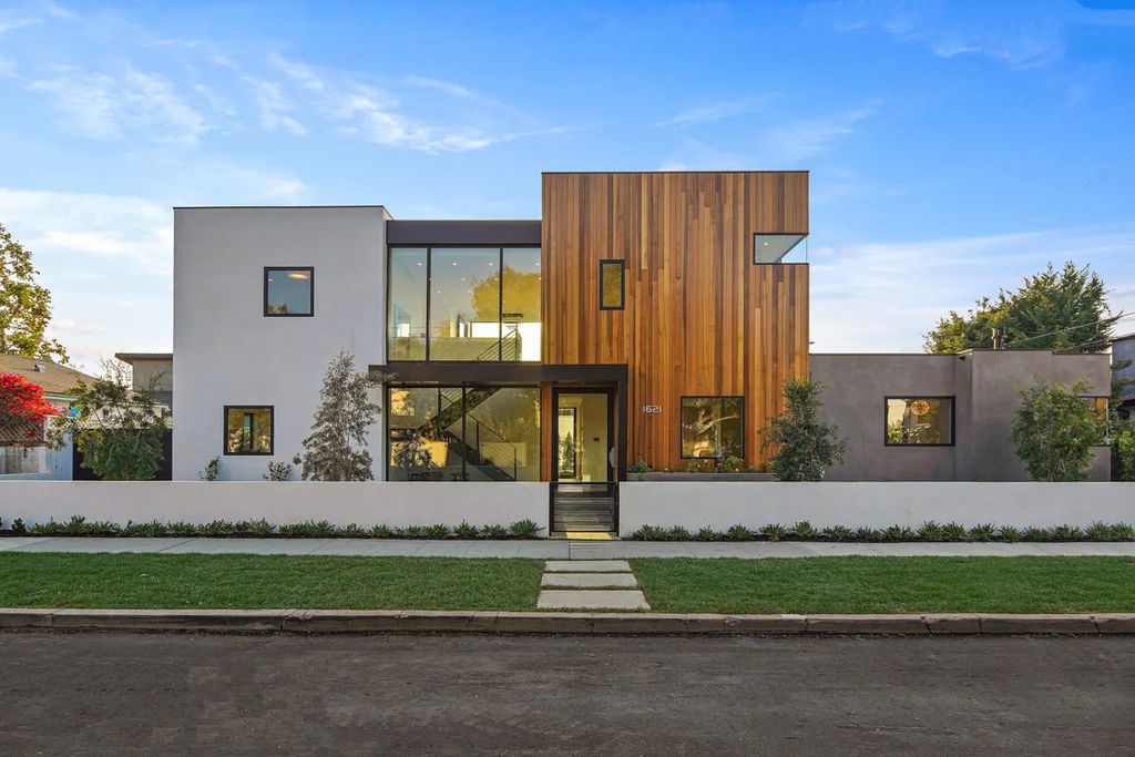 The Architectural Home in Venice is a brand new masterpiece with thoughtful execution and attention to detail now available for sale. This home located at 1621 Glyndon Ave, Venice, California; offering 5 bedrooms and 5 bathrooms with over 3,500 square feet of living spaces.