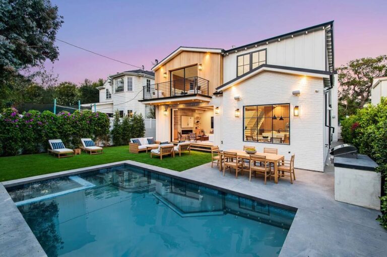 Exceptional Coastal Farmhouse in Pacific Palisades Sells for $6,700,000