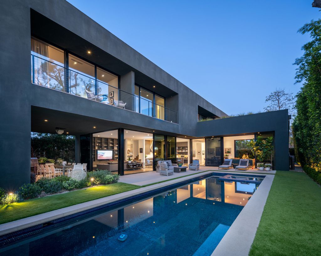 The Home in Venice is a luxurious modern home designed by Marmol Radziner features an open-concept floor plan and masterful workmanship now available for sale. This home located at 1233 Appleton Way, Venice, California; offering 5 bedrooms and 7 bathrooms with over 5,000 square feet of living spaces. 