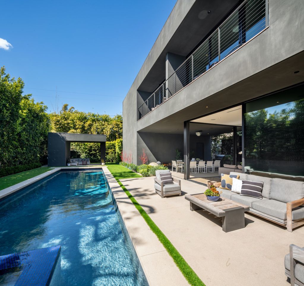 The Home in Venice is a luxurious modern home designed by Marmol Radziner features an open-concept floor plan and masterful workmanship now available for sale. This home located at 1233 Appleton Way, Venice, California; offering 5 bedrooms and 7 bathrooms with over 5,000 square feet of living spaces. 