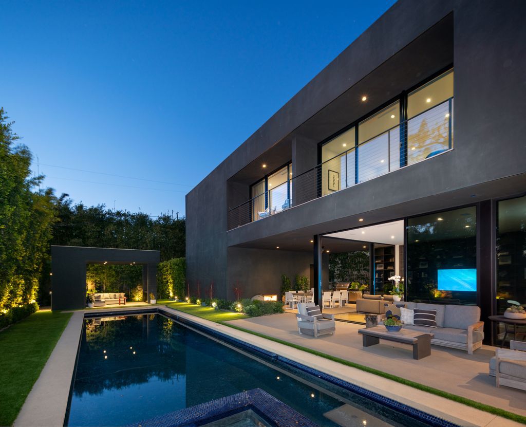 The Home in Venice is a luxurious modern home designed by Marmol Radziner features an open-concept floor plan and masterful workmanship now available for sale. This home located at 1233 Appleton Way, Venice, California; offering 5 bedrooms and 7 bathrooms with over 5,000 square feet of living spaces. 