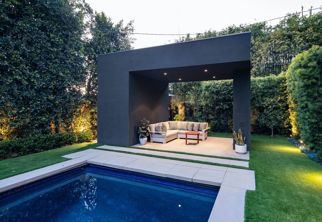 The Home in Venice is a luxurious modern home designed by Marmol Radziner features an open-concept floor plan and masterful workmanship now available for sale. This home located at 1233 Appleton Way, Venice, California; offering 5 bedrooms and 7 bathrooms with over 5,000 square feet of living spaces. 