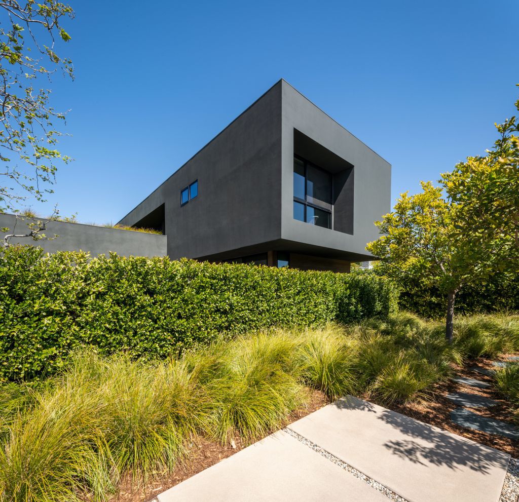 The Home in Venice is a luxurious modern home designed by Marmol Radziner features an open-concept floor plan and masterful workmanship now available for sale. This home located at 1233 Appleton Way, Venice, California; offering 5 bedrooms and 7 bathrooms with over 5,000 square feet of living spaces. 