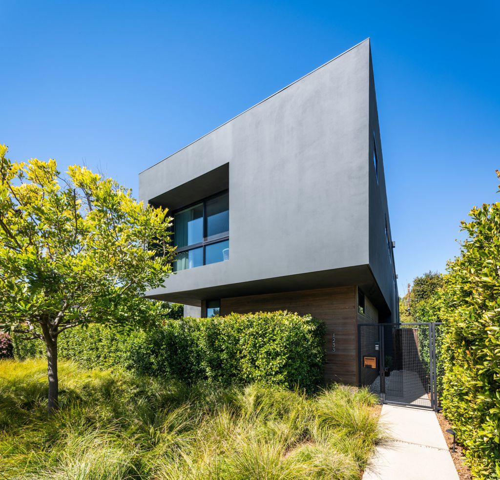 The Home in Venice is a luxurious modern home designed by Marmol Radziner features an open-concept floor plan and masterful workmanship now available for sale. This home located at 1233 Appleton Way, Venice, California; offering 5 bedrooms and 7 bathrooms with over 5,000 square feet of living spaces. 