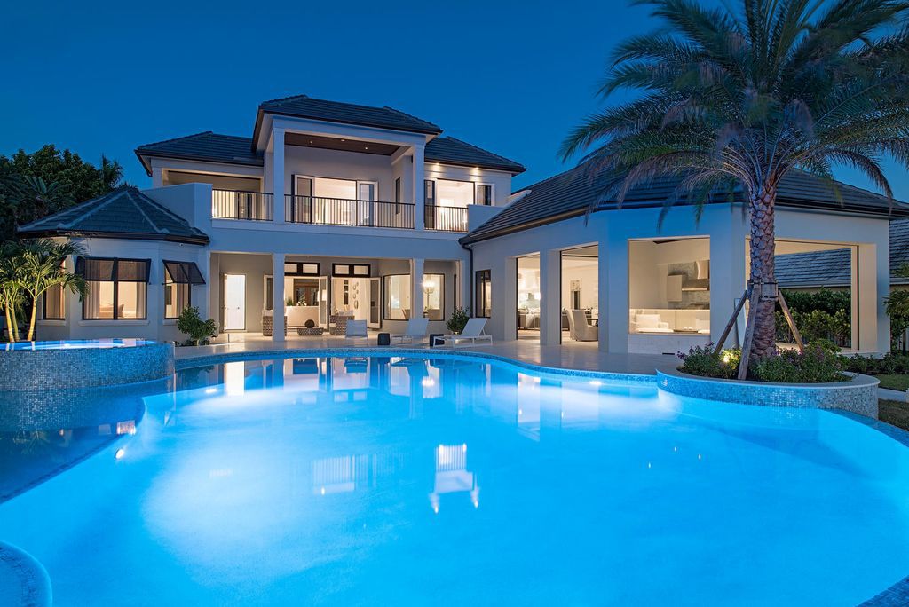 An-Exquisite-15950000-Naples-Home-has-Resort-Style-Infinity-Pool-and-Spa-32
