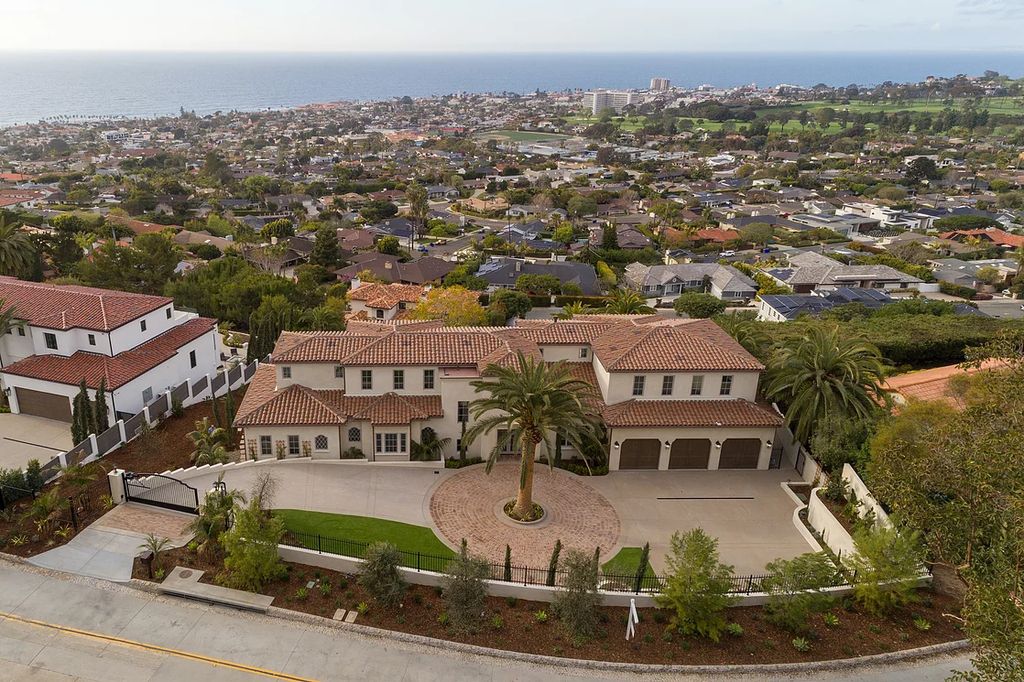 Brand-New-Construction-Home-in-La-Jolla-Features-Timeless-Architecture-Asking-for-12995000-11