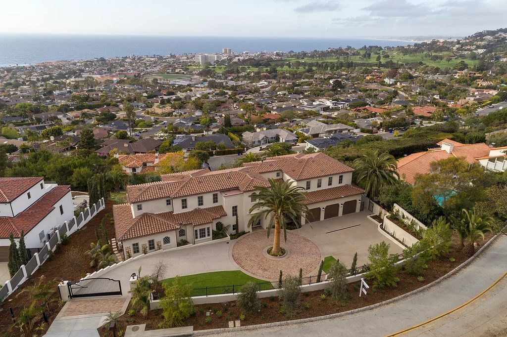 Brand-New-Construction-Home-in-La-Jolla-Features-Timeless-Architecture-Asking-for-12995000-36