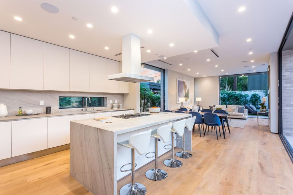  Convenient Modern Masterpiece in the heart of West Hollywood, California