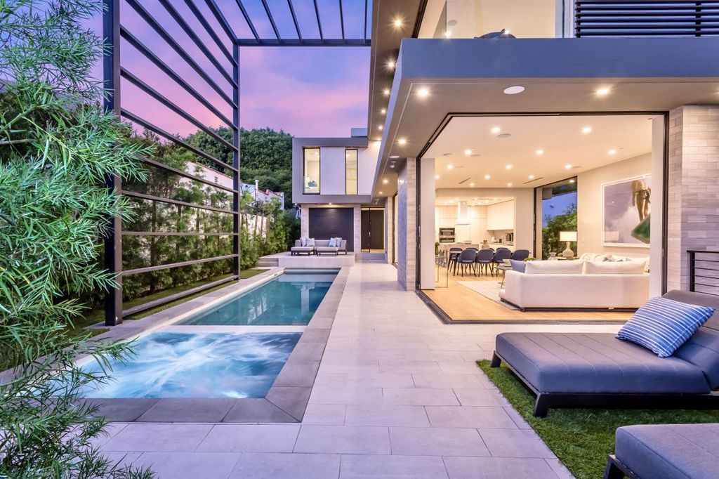  Convenient Modern Masterpiece in the heart of West Hollywood, California