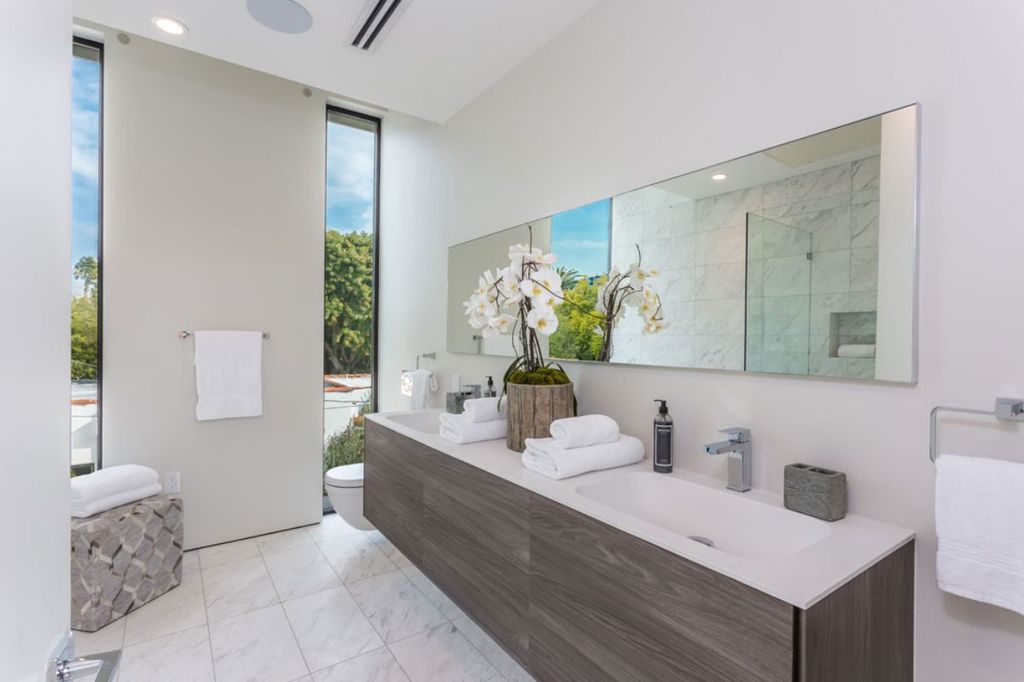  Convenient Modern Masterpiece in the heart of West Hollywood, California