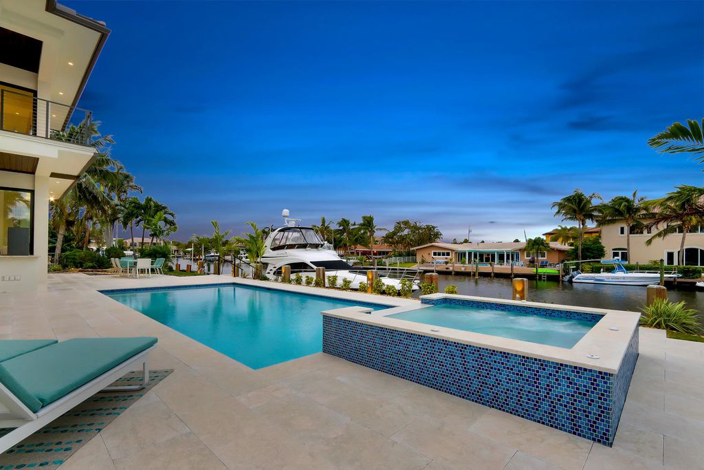 Exceptional-Florida-Waterfront-Home-with-Immaculate-Contemporary-Finishes-Sells-for-4425000-6