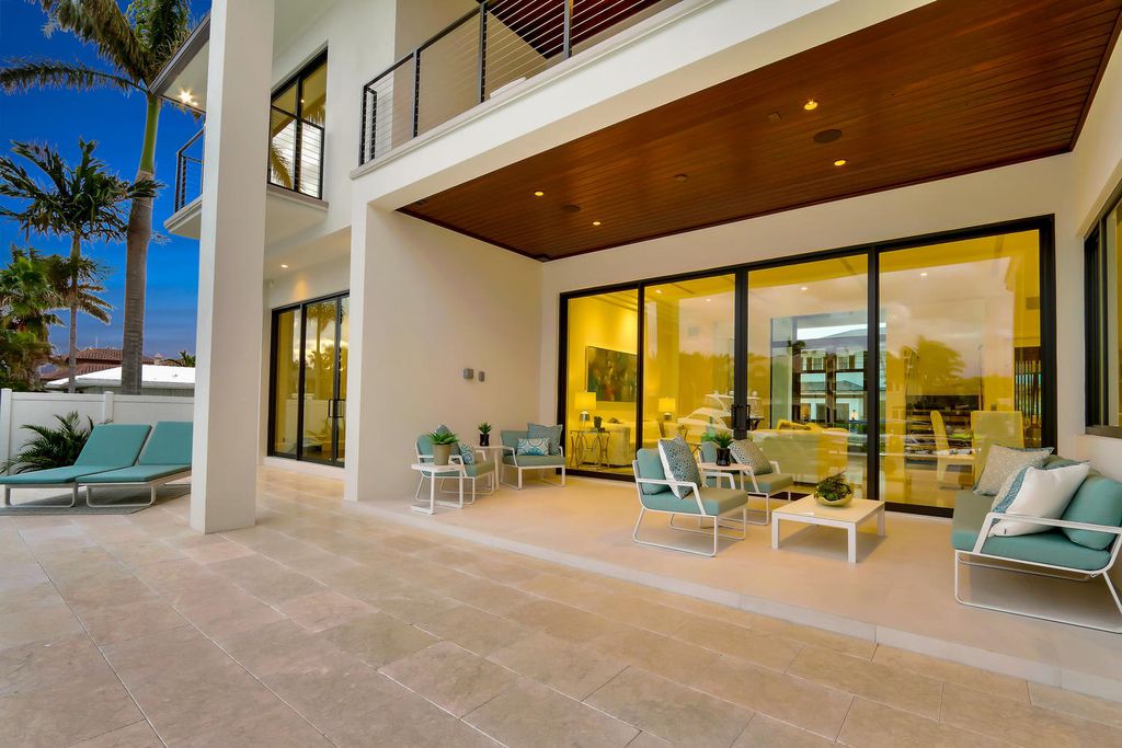Exceptional-Florida-Waterfront-Home-with-Immaculate-Contemporary-Finishes-Sells-for-4425000-7