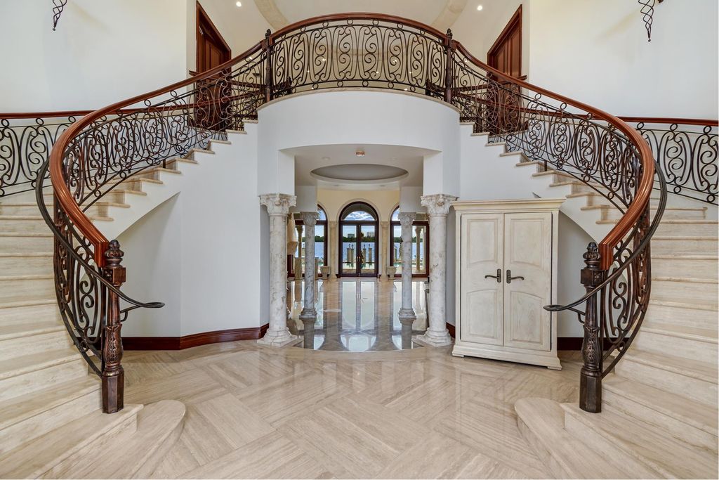 Exclusive-Mediterranean-Architecture-in-Bal-Harbour-Florida-23