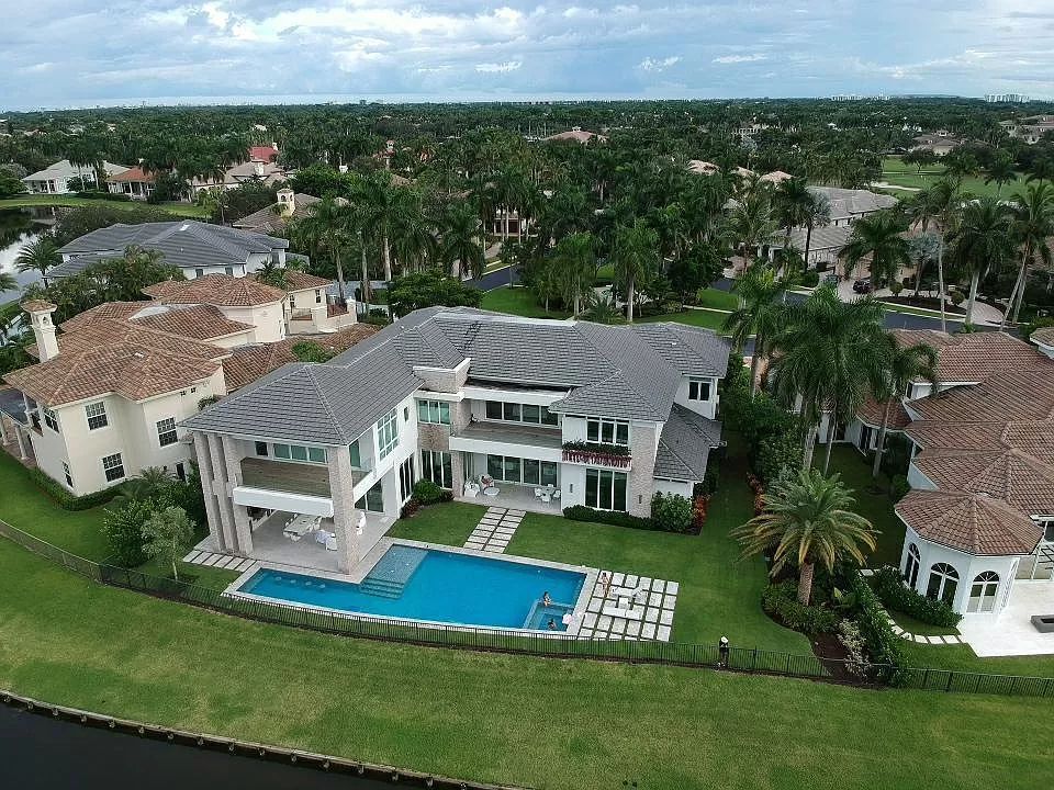 Exquisite House in Boca Raton with over 9.000 Square feet of living space
