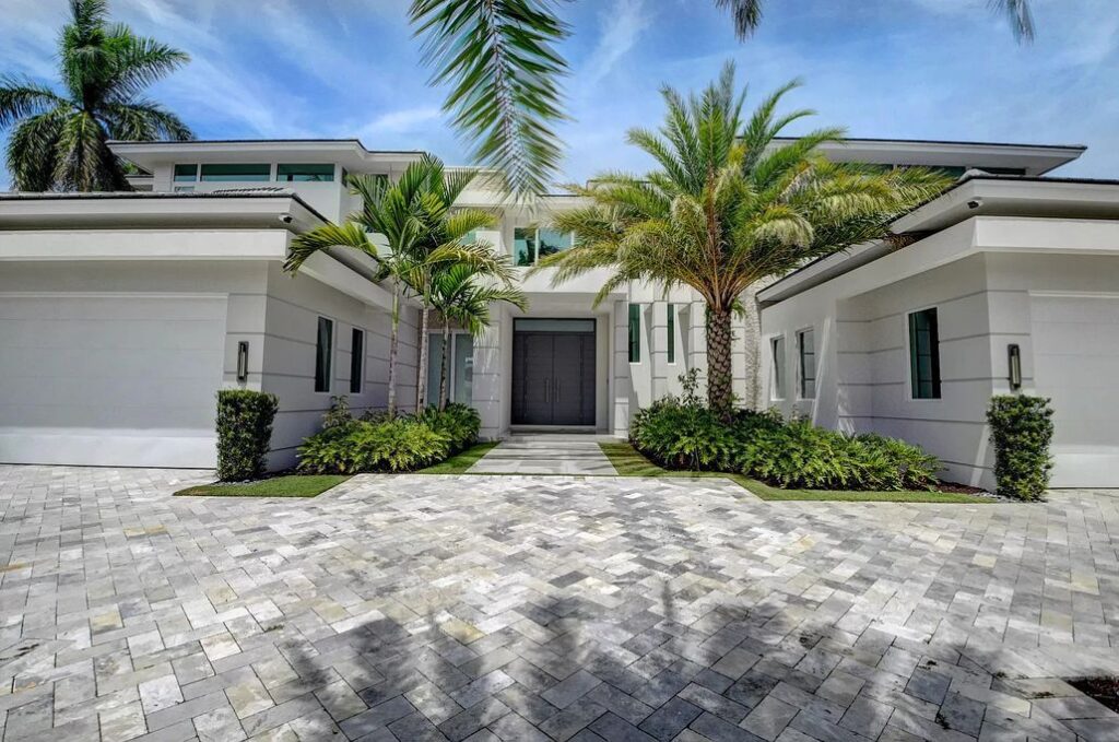 Exquisite House in Boca Raton with over 9.000 Square feet of living space