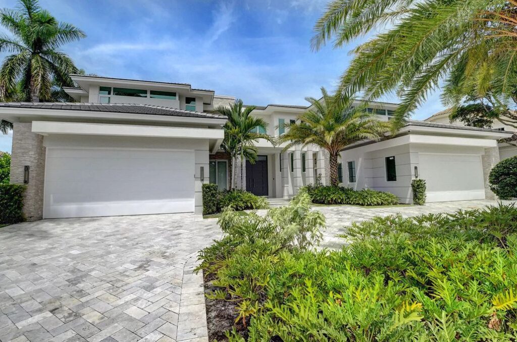 Exquisite House in Boca Raton with over 9.000 Square feet of living space