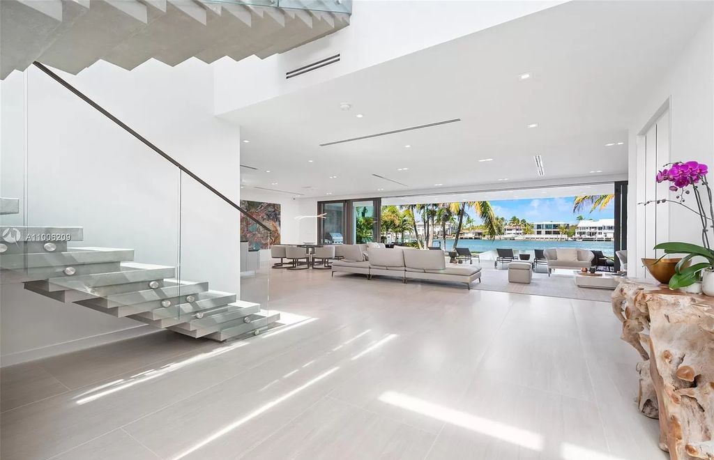 Incredible-New-Construction-Waterfront-Home-in-Miami-Beach-Selling-for-9950000-14