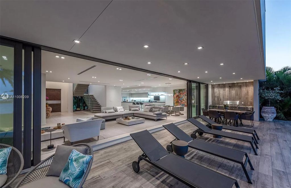 Incredible-New-Construction-Waterfront-Home-in-Miami-Beach-Selling-for-9950000-2