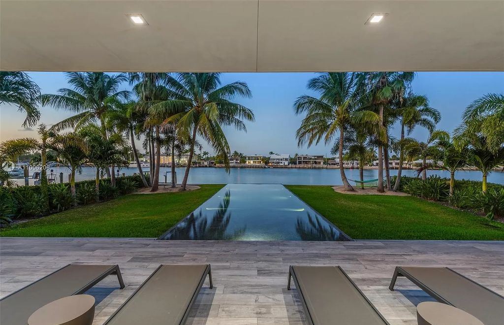 Incredible-New-Construction-Waterfront-Home-in-Miami-Beach-Selling-for-9950000-25