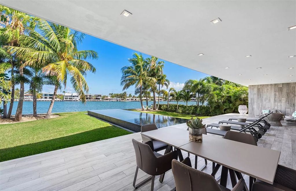 Incredible-New-Construction-Waterfront-Home-in-Miami-Beach-Selling-for-9950000-29