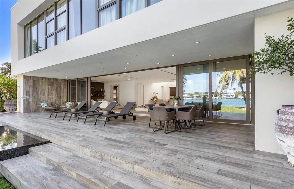 Incredible-New-Construction-Waterfront-Home-in-Miami-Beach-Selling-for-9950000-37