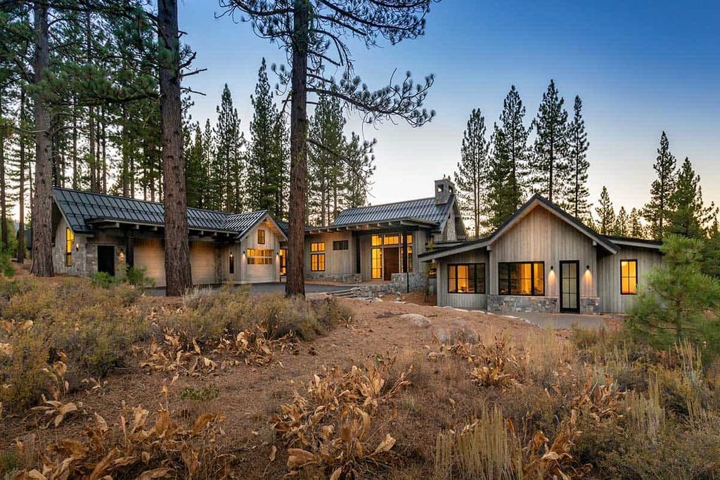 Martis-Camp-Unique-home-in-Truckee-with-over-700-square-feet-of-terrace-1-1