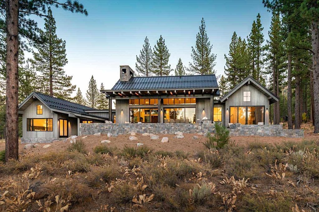 Martis-Camp-Unique-home-in-Truckee-with-over-700-square-feet-of-terrace-2-1