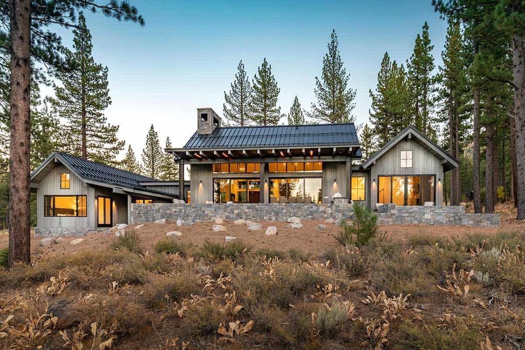 Martis-Camp-Unique-home-in-Truckee-with-over-700-square-feet-of-terrace-2