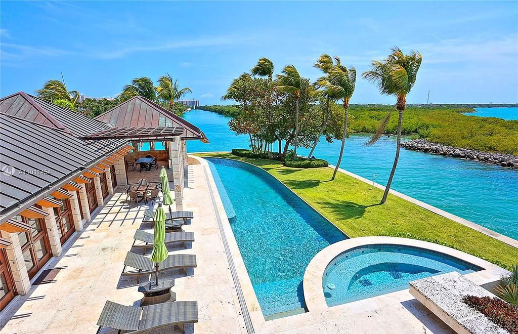 Outstanding-Miami-Waterfront-Home-in-Tropical-Bali-Style-listed-for-35000000-25