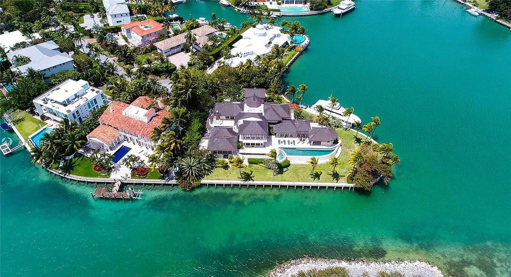 The Miami Waterfront Home is an outstanding residence offers total privacy and stunning water views with oversized pool now available for sale. This home located at 400 S Mashta Dr, Key Biscayne, Florida; offering 6 bedrooms and 7 bathrooms with over 8,200 square feet of living spaces