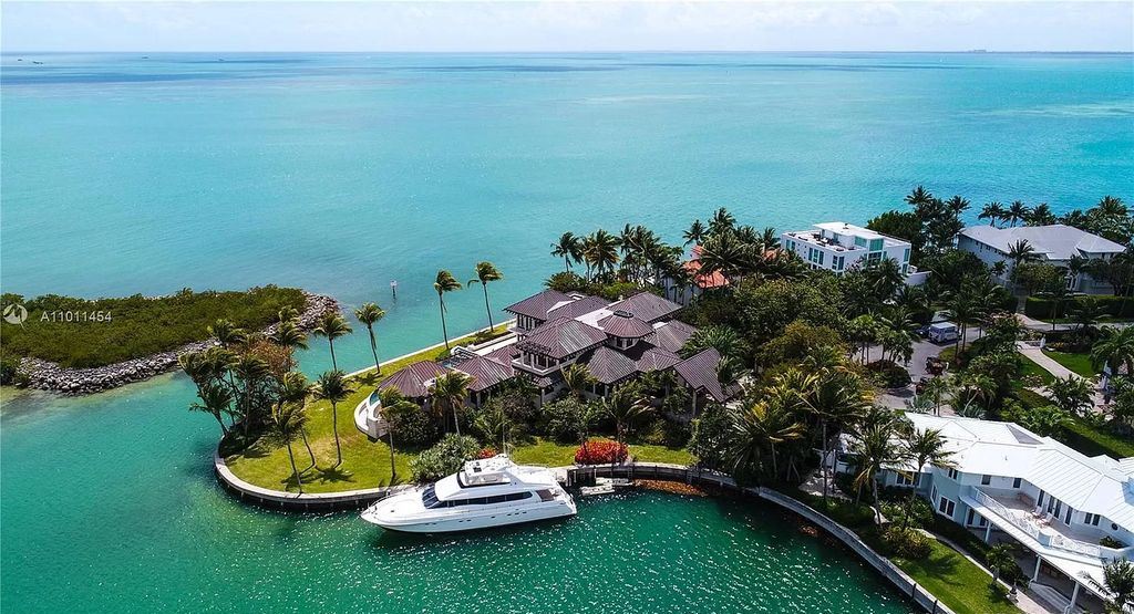Outstanding-Miami-Waterfront-Home-in-Tropical-Bali-Style-listed-for-35000000-5