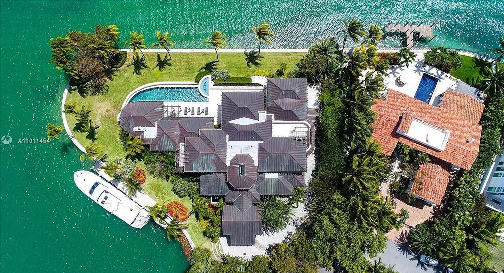 Outstanding-Miami-Waterfront-Home-in-Tropical-Bali-Style-listed-for-35000000-6