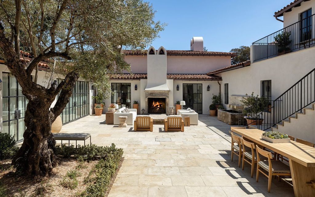 Spanish style estate in Los Angeles with unparalleled level of quality