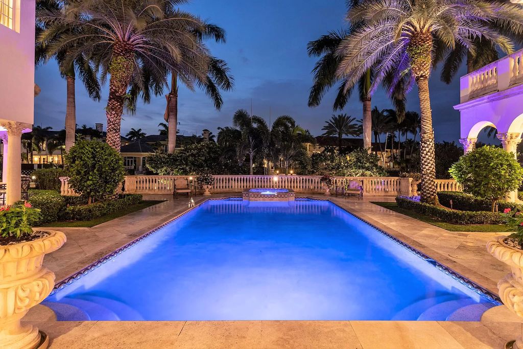 This-10995000-Traditional-Boca-Raton-Home-perfects-for-Entertaining-an-Elegant-Lifestyle-12