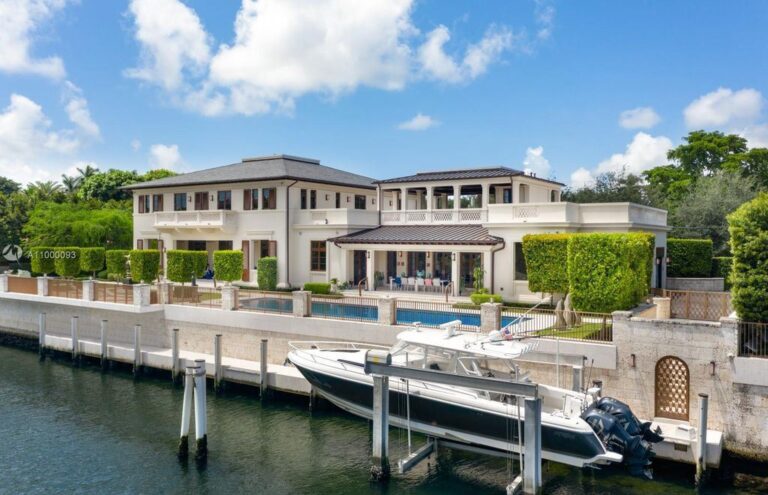 This $19,500,000 Remarkable Waterfront Home is A truly Awe-inspiring Property