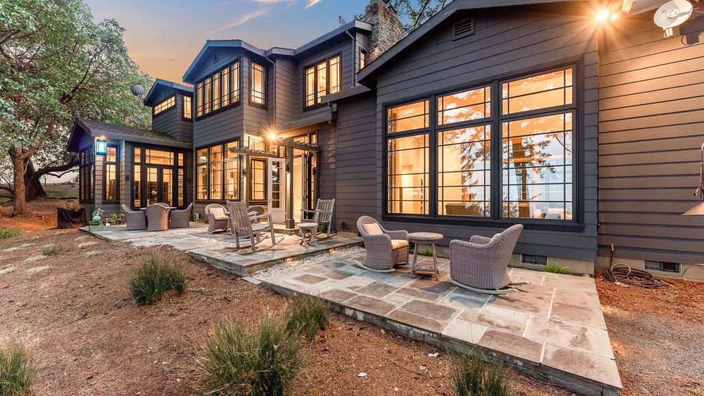 The Architectural Home in Woodside is on a extraordinary setting has a backdrop of dazzling San Francisco Bay views now available for sale. This home located at 1090 Bear Gulch Rd, Woodside, California; offering 3 bedrooms and 4 bathrooms with over 5,400 square feet of living spaces.