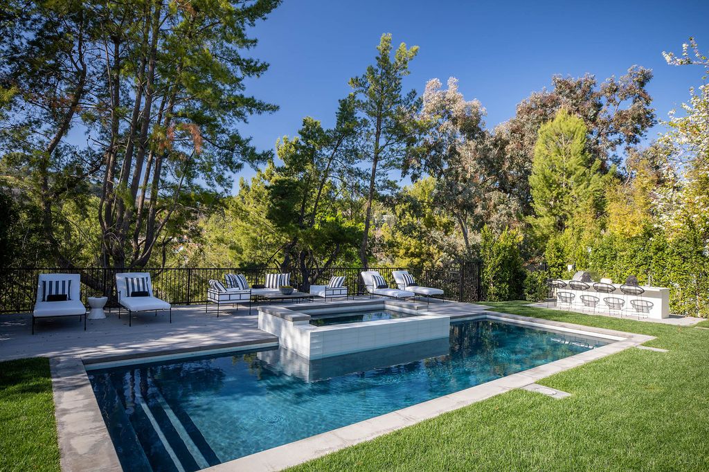 This-6495000-Newly-re-imagined-Beverly-Hills-Home-features-Luxury-California-Living-7