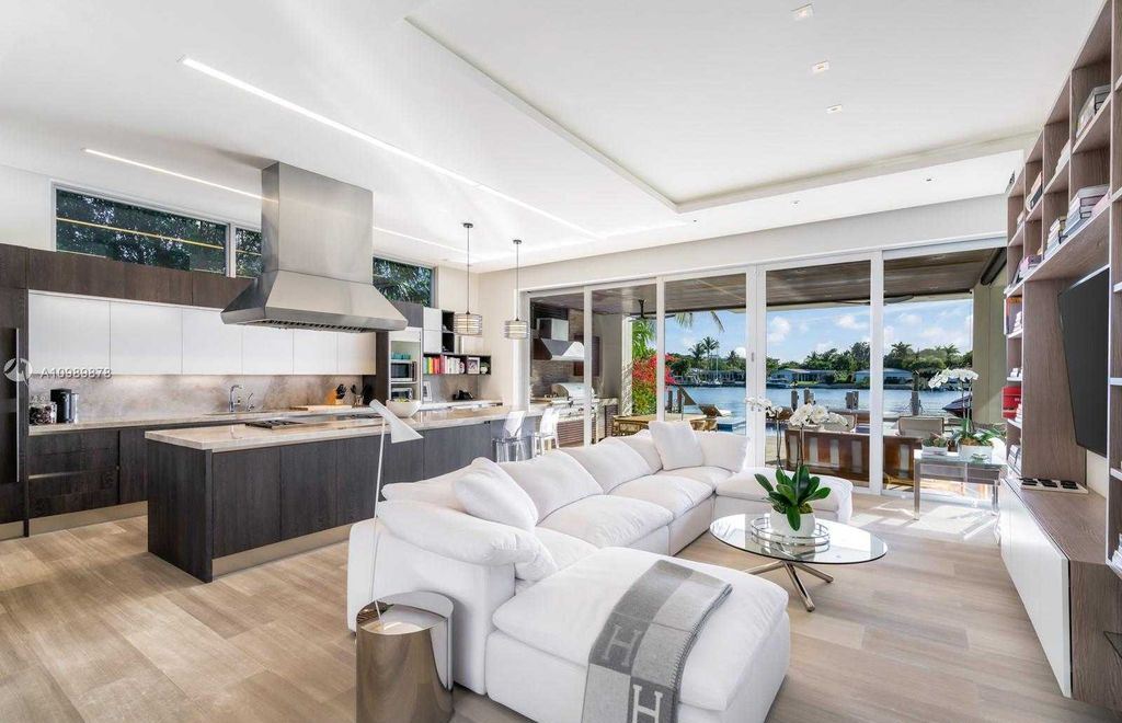 The Miami Beach Villa is a luxurious home perfect for entertaining with large manicured garden and full outdoor kitchen now available for sale. This home located at 1220 S Biscayne Point Rd, Miami Beach, Florida; offering 6 bedrooms and 6 bathrooms with over 5,400 square feet of living spaces.