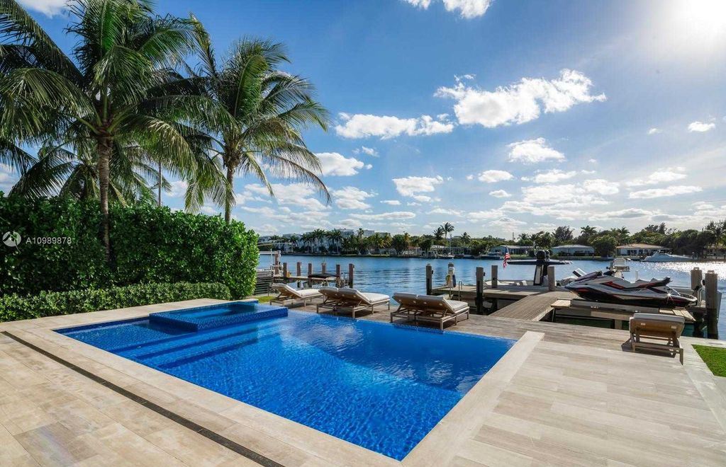 This-9810000-Stunning-Modern-Miami-Beach-Villa-has-a-Sun-exposed-pool-all-day-6