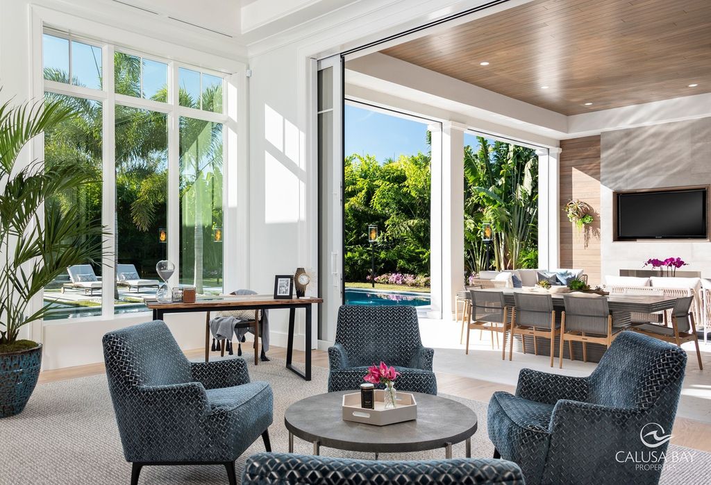 The Contemporary Home is perfectly complemented by lush mature tropical landscaping in the heart of Pelican Bay now available for sale. This home located at 810 Bentwood Dr, Naples, Florida; offering 4 bedrooms and 6 bathrooms with over 4,600 square feet of living spaces.