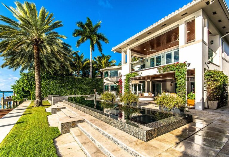 Renovated Modern Waterfront Villa in Miami Beach, Florida