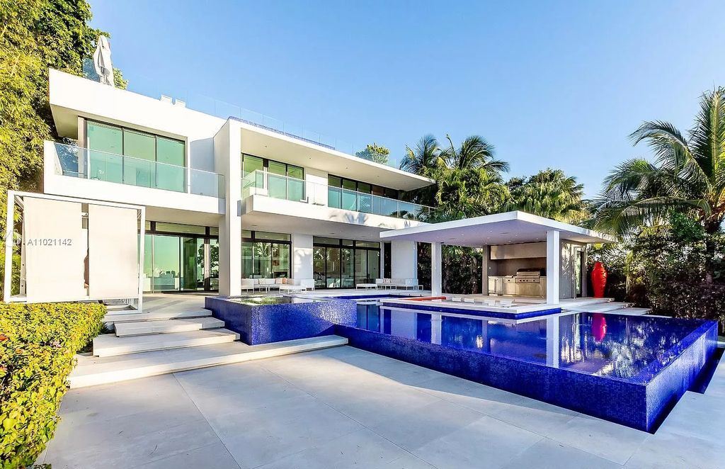 32000000-Ultra-Modern-Bayfront-Resort-Style-Mansion-in-Miami-Beach-1