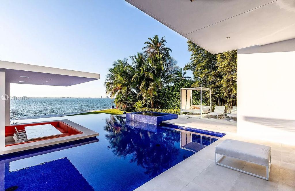 32000000-Ultra-Modern-Bayfront-Resort-Style-Mansion-in-Miami-Beach-16