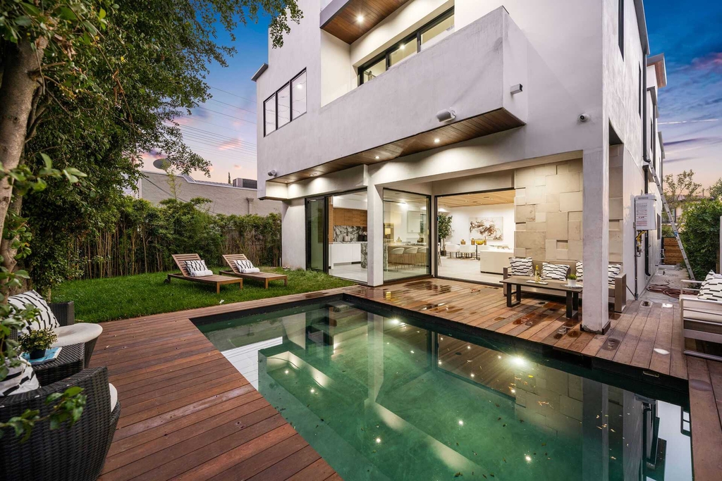 3495000-Elegant-Los-Angeles-Home-comes-with-Modern-Contemporary-Design-12