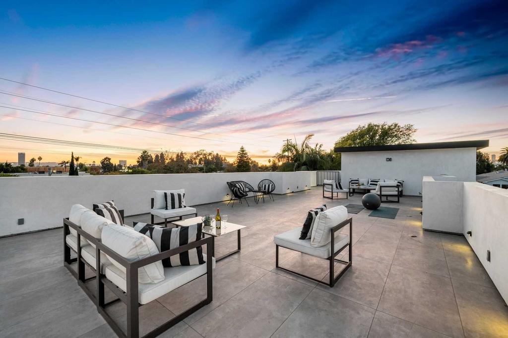 3495000-Elegant-Los-Angeles-Home-comes-with-Modern-Contemporary-Design-23