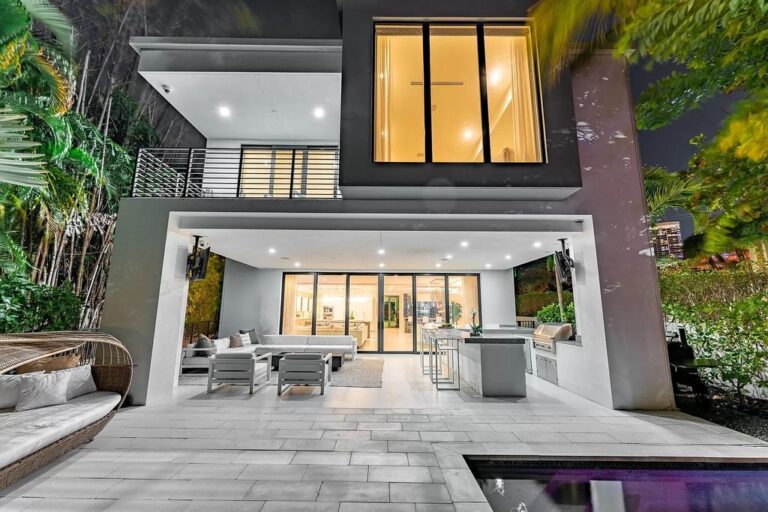 $5,250,000 Modern Home in Fort Lauderdale with Lush Tropical Landscaping