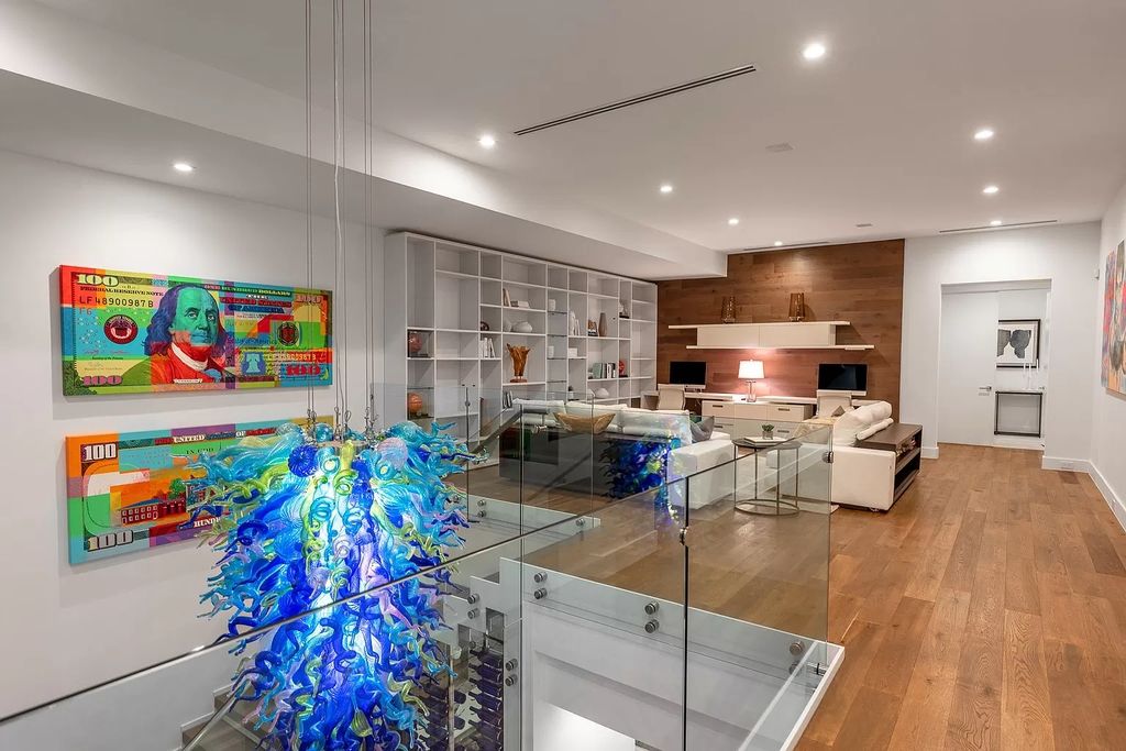 The Modern Home in Fort Lauderdale is a luxurious home offers Coherent living, work and entertainment spaces now available for sale. This home located at 310 SE 11th Ave, Fort Lauderdale, Florida; offering 5 bedrooms and 5 bathrooms with over 6,000 square feet of living spaces.