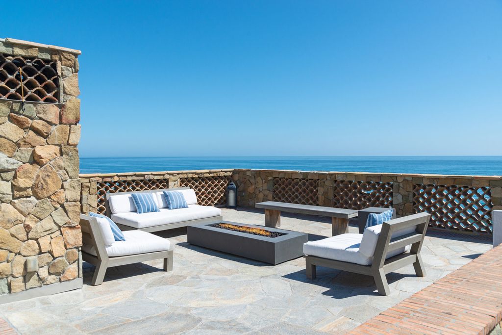 A-24500000-Architectural-Home-in-Malibu-with-Rough-hewn-Stone-Exterior-18